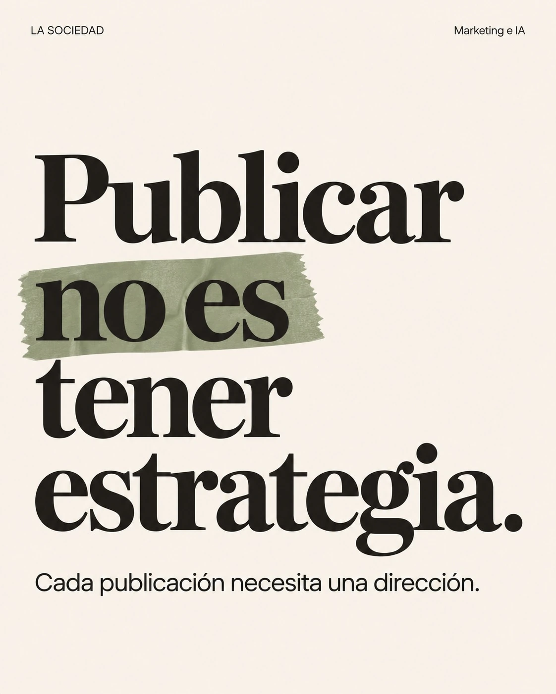 Cartel tipográfico negro sobre marfil: Publicar no es tener estrategia. Cada publicación necesita una dirección.